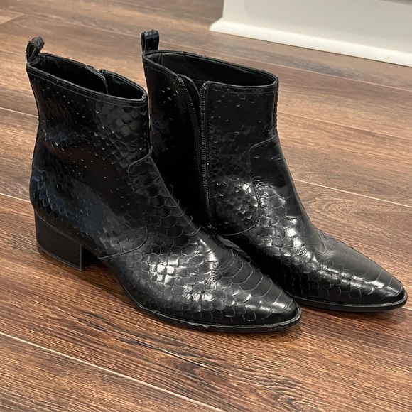 Gianni Bini Shoes - Gianni Bini Black Textured Leather Ankle Zip Boots